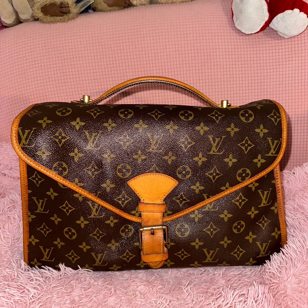 Authentic Louis Vuitton “ The Beverly GM “ bag/ top handle brief case 💫